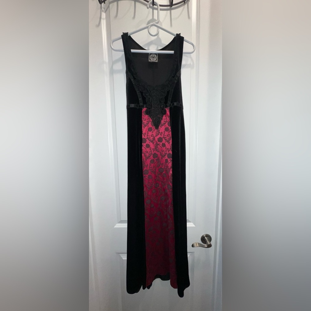 Cykxtees vintage Black Velvet & Red Goth Renaissance Dress